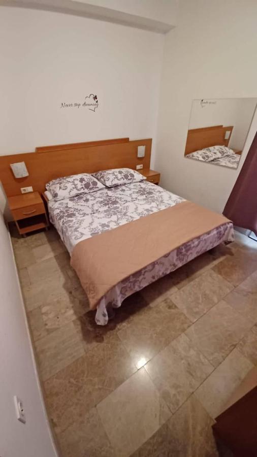 Apartments Senka Orebić Εξωτερικό φωτογραφία